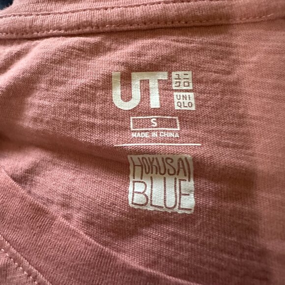 Hokusai Blue Uniqlo Women's Pink Floral Flower T Shirt Size Small - Picture 3 of 3